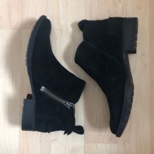NWOT Ugg Suede Ankle Booties